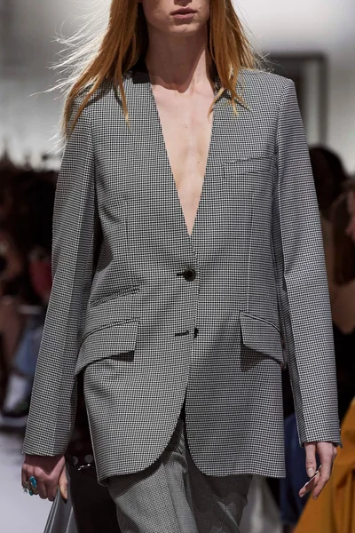 Look 11